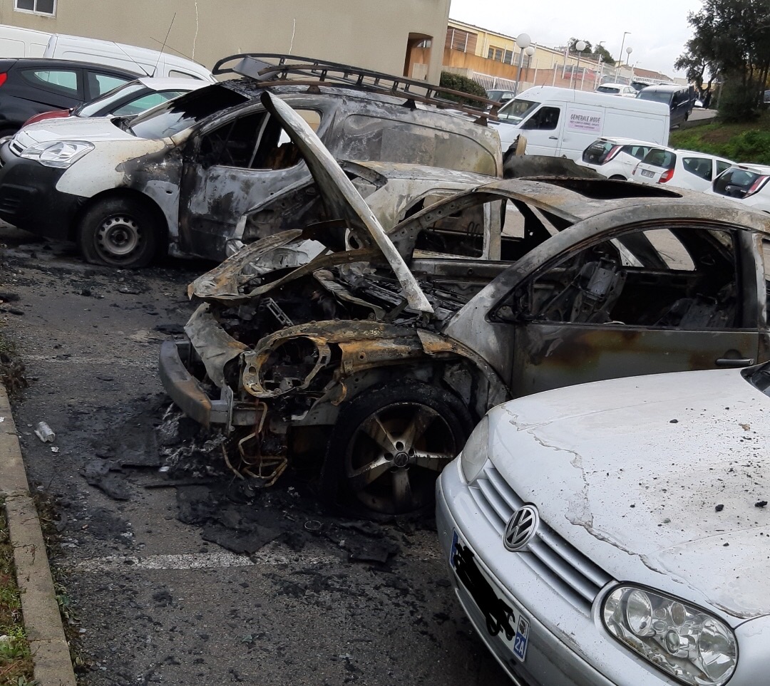 Encore trois véhicules incendiés dans la nuit à Ajaccio