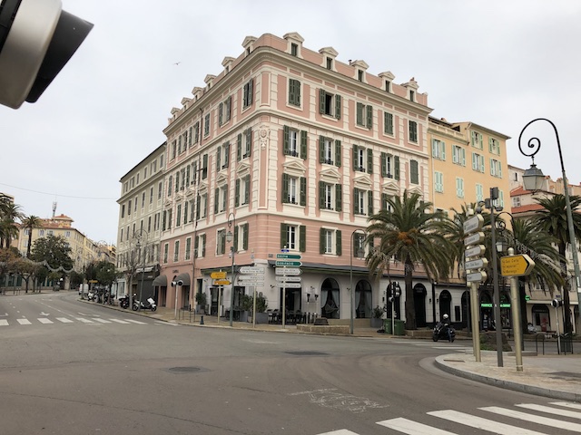 Le centre-ville d'Ajaccio à midi du 17 mars 2020. Photo Michel Luccioni