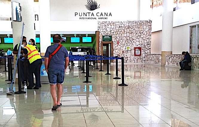 L'aéroport de Punta Cana lundi soir