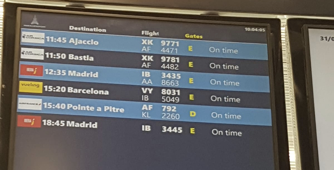 Coronavirus : à l'aéroport d'Orly, les derniers vols pour la Corse avant la fermeture
