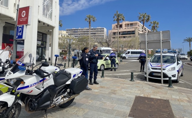 Sur les 125 personnes contrôlées en 30 min, seulement deux contraventions ont été dressées.