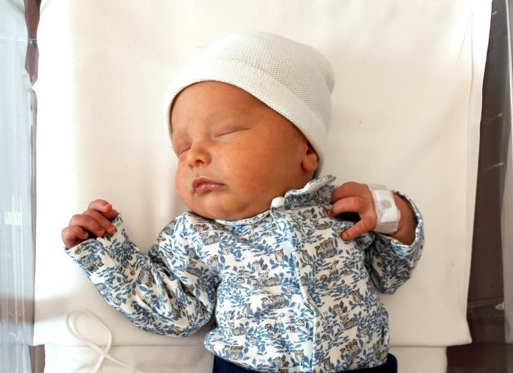 Elle a  accouché à Ajaccio en plein confinement :  un grand moment de solitude pour Laura