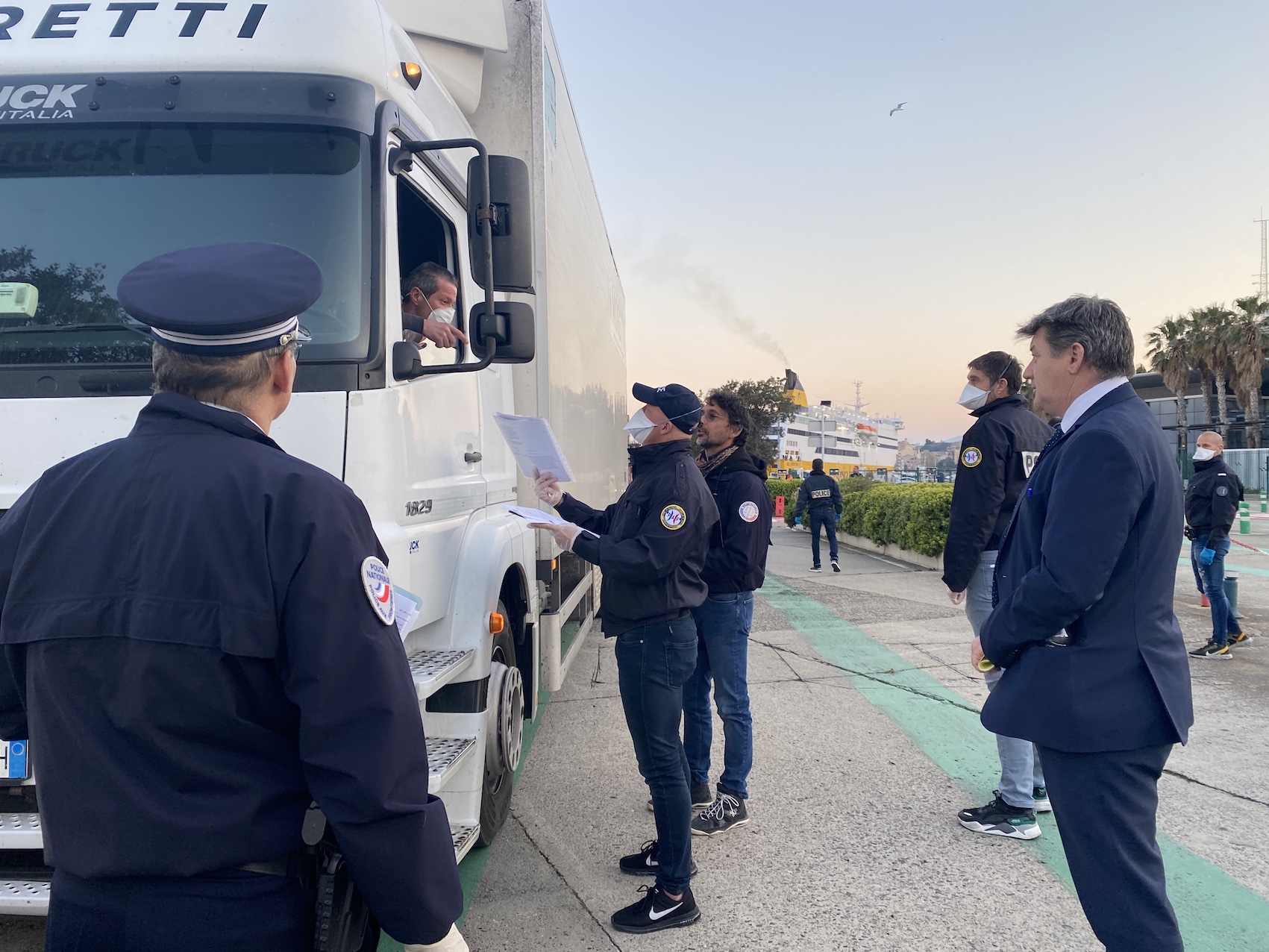 VIDEO - Bastia : le préfet de Haute-Corse contrôle les dérogations d'entrées sur le port