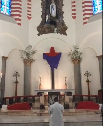 Coronavirus : Un vendredi saint en confinement 