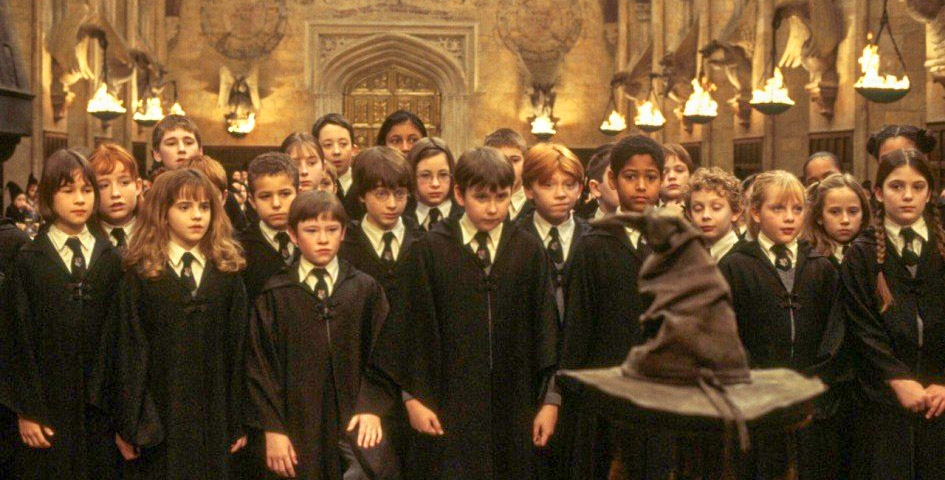 On ne respecte pas vraiment les gestes barrières dans le royaume d'Harry Potter ! © Warner