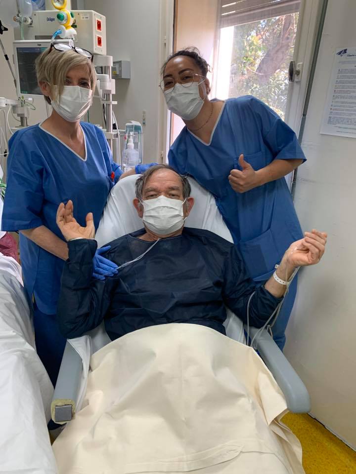 Claude Gatti le jour où il est sorti du service de réanimation d'Ajaccio  le 7 avril dernier (Photo Facebook RéanimationCH Ajaccio))