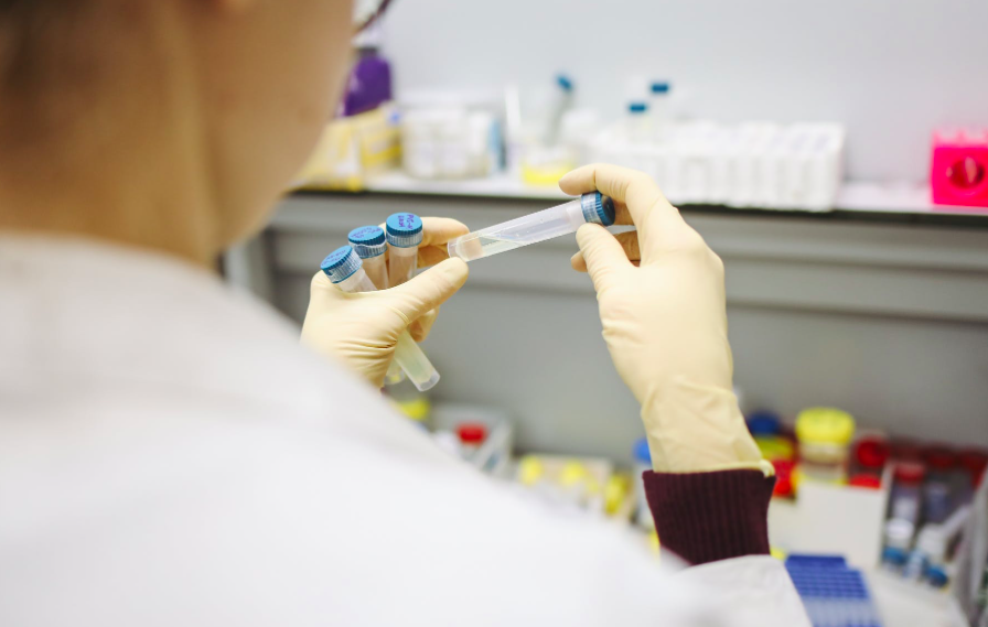 Coronavirus : 15 729 décès en France, 762 de plus en 24 heures