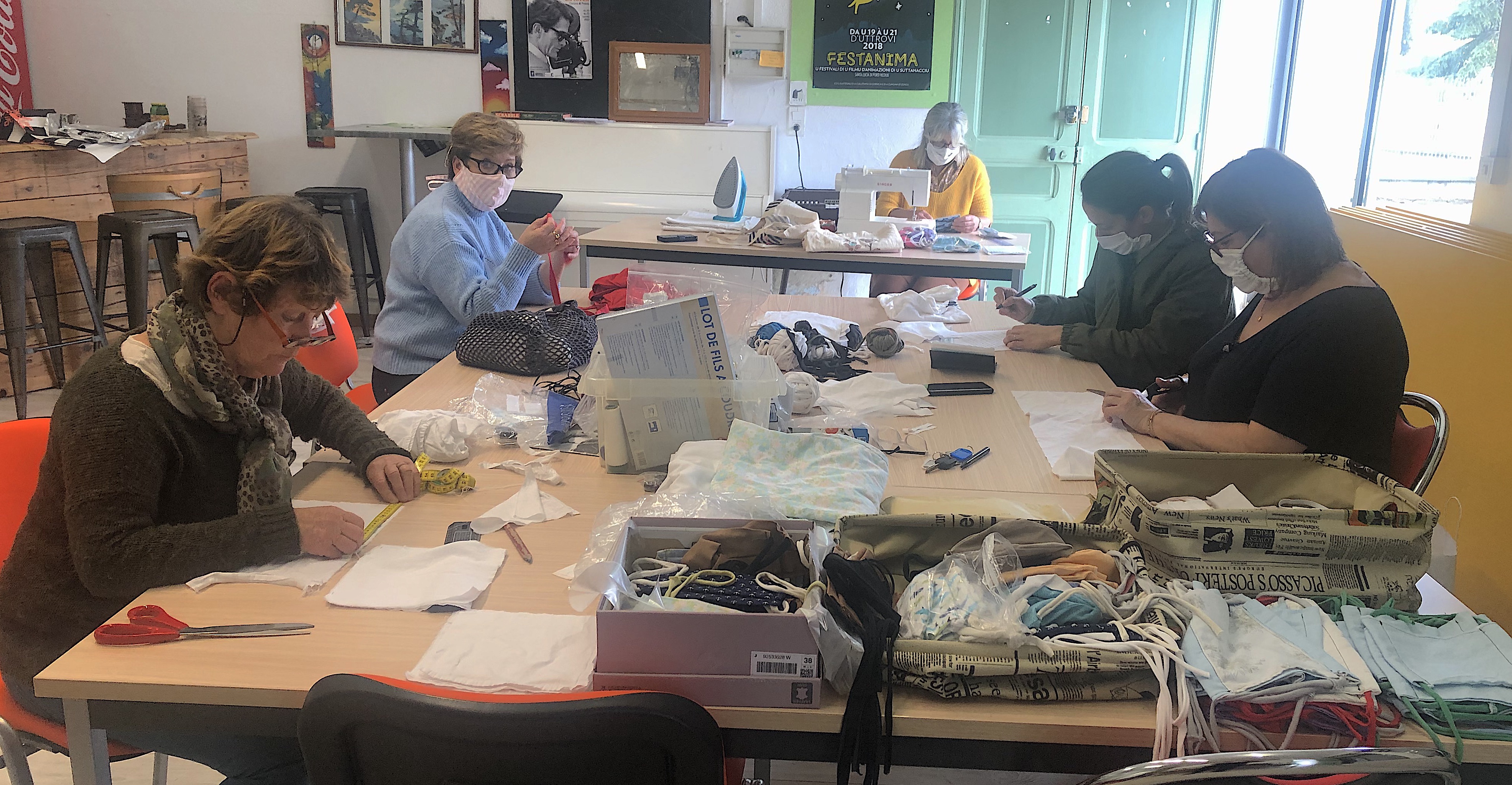 Covid-19 - Les masques des petites mains solidaires de Sainte-Lucie de Porto-Vecchio