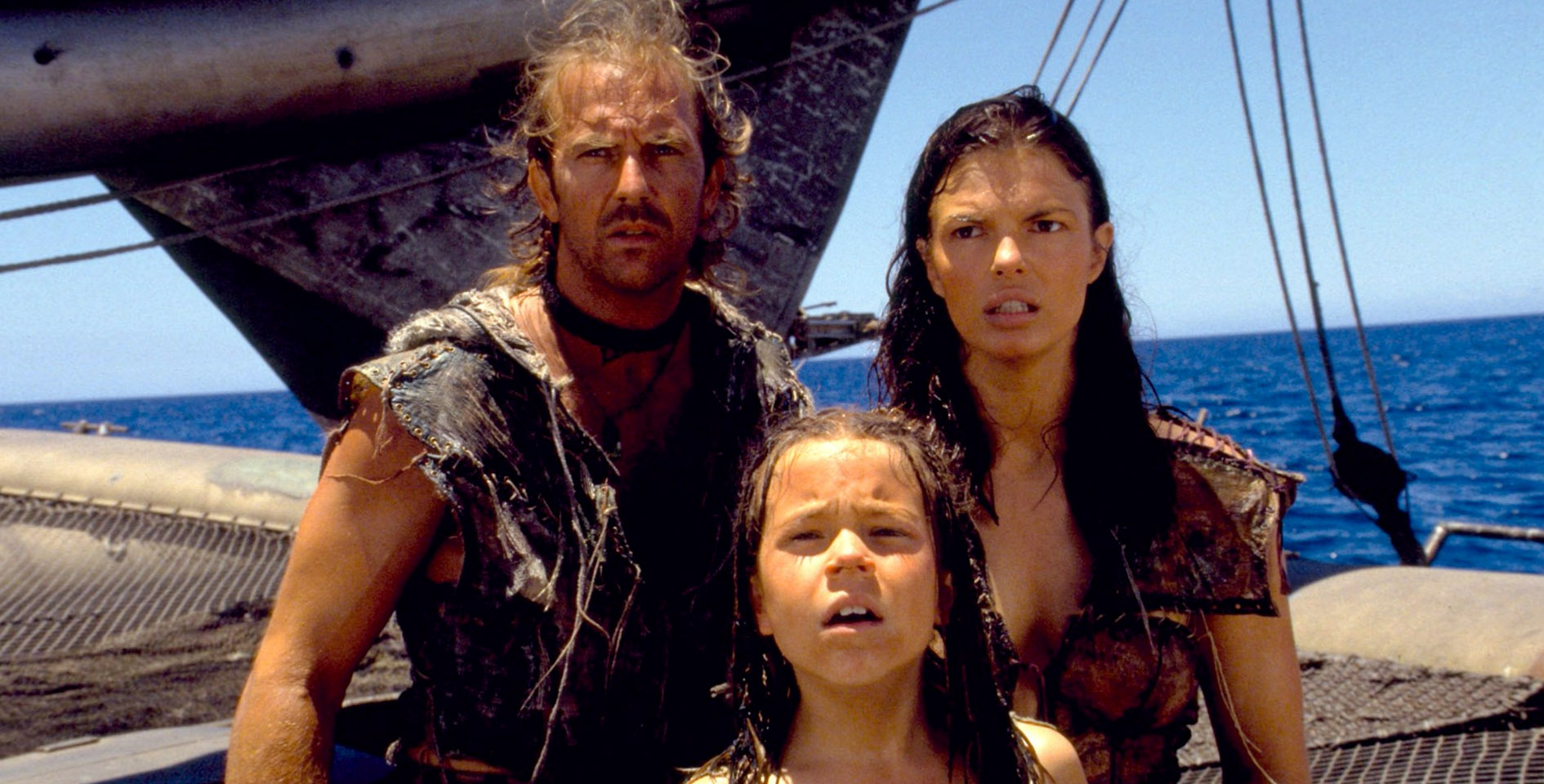 Kevin Costner confiné en famille sur son bateau © Universal