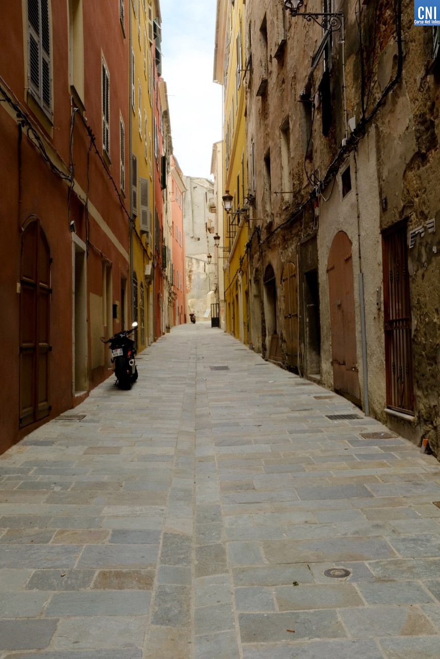 EN IMAGES - Ajaccio et Bastia désertes vivent leur dernier jour de confinement  