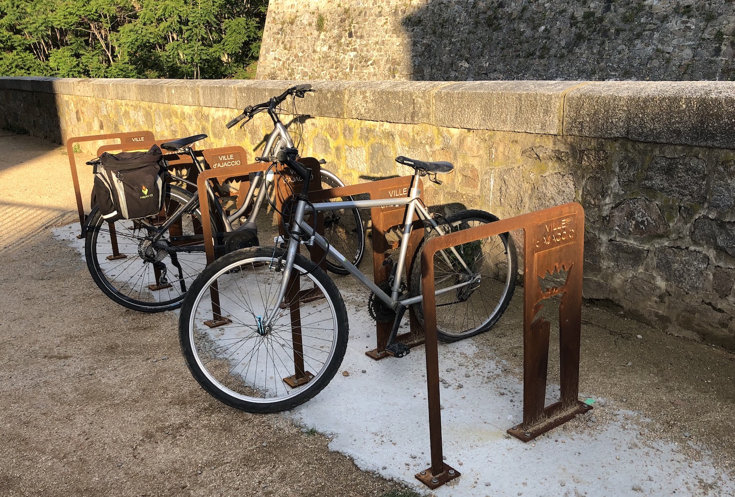 Stationnement des vélos à Ajaccio : Velocità passe aux actes