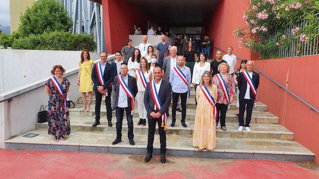 JC Giabiconi, 5ème en partant de la gauche, et ses adjoints.