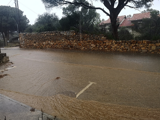 Violent orage à la mi-journée sur la Balagne