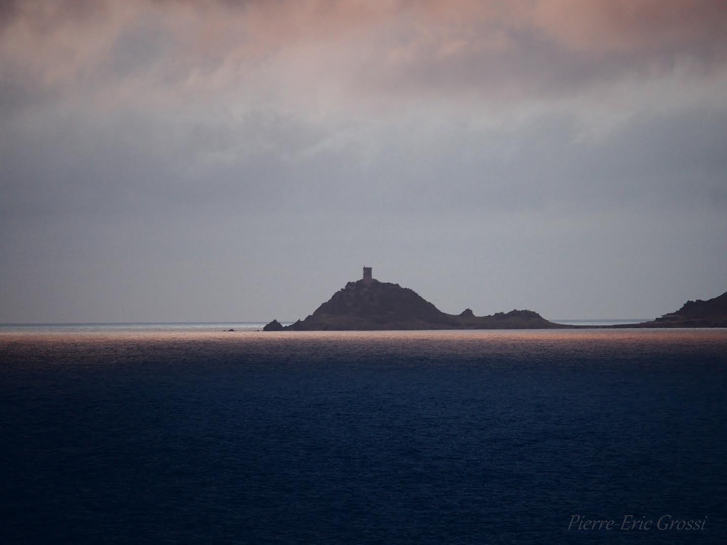 Crépuscule un soir d'orage au large des Sanguinaires (Pierre-Eric Grossi)