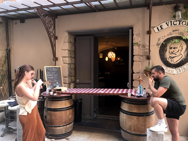 Des clients devant le Victor à la Citadelle de Bastia. Photo Laurent Hérin