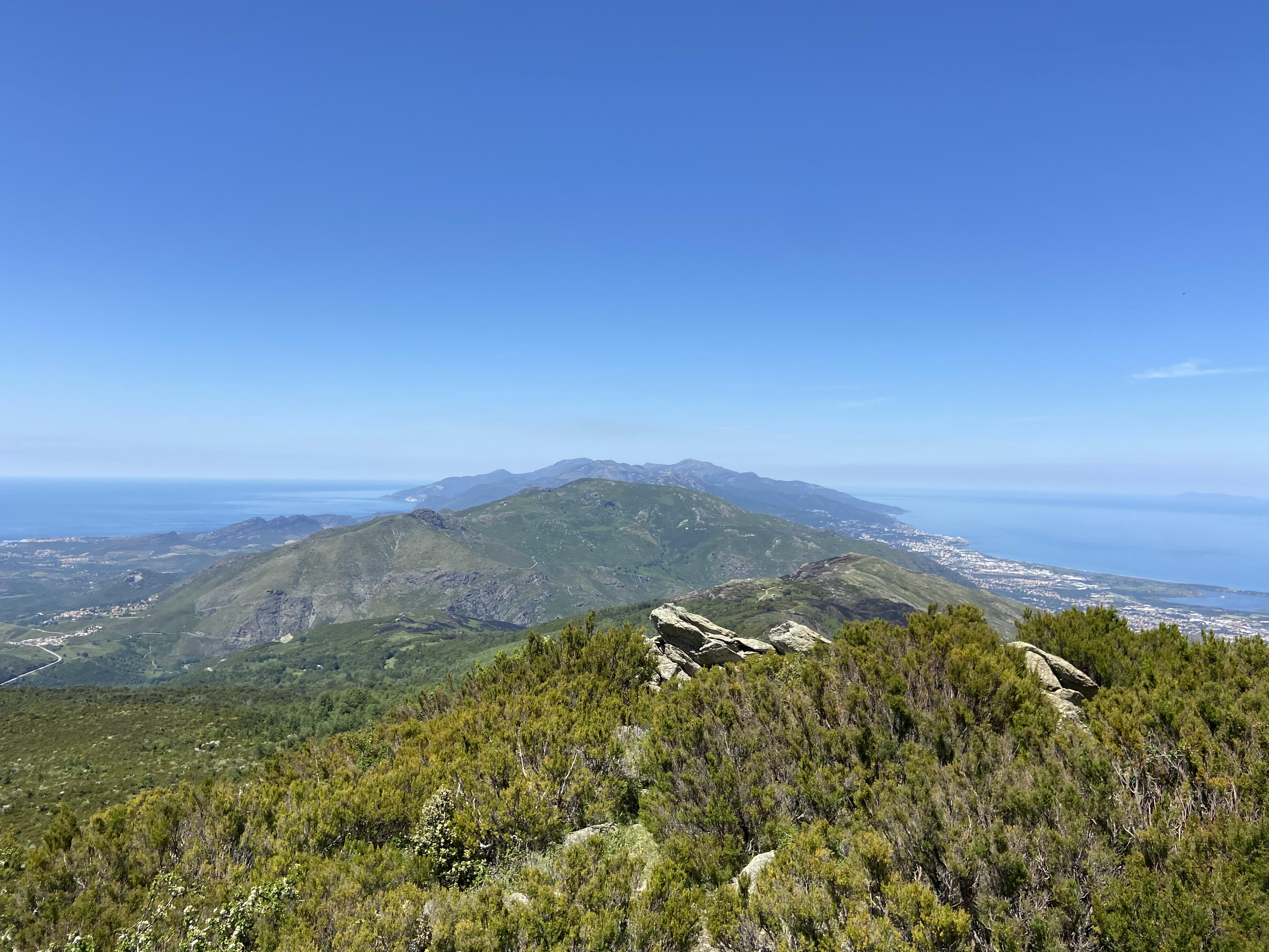 Le Cap corse depuis le maquis au dessus de Rutali (Enora Vanzo)