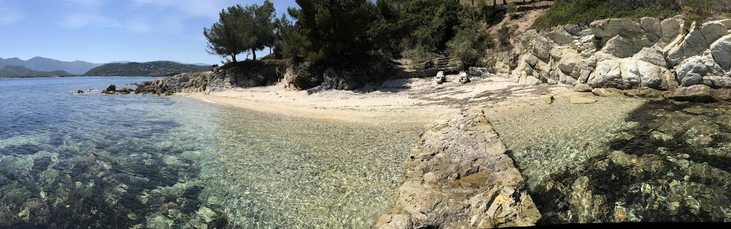 Sur le sentier des Douaniers à Saint-Florent (Marie Santelli)