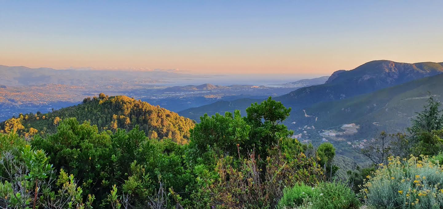 Punta Sarrola, golfe d'Aiacciu et Monte Gozzi.. (Raphaël Vesperini)