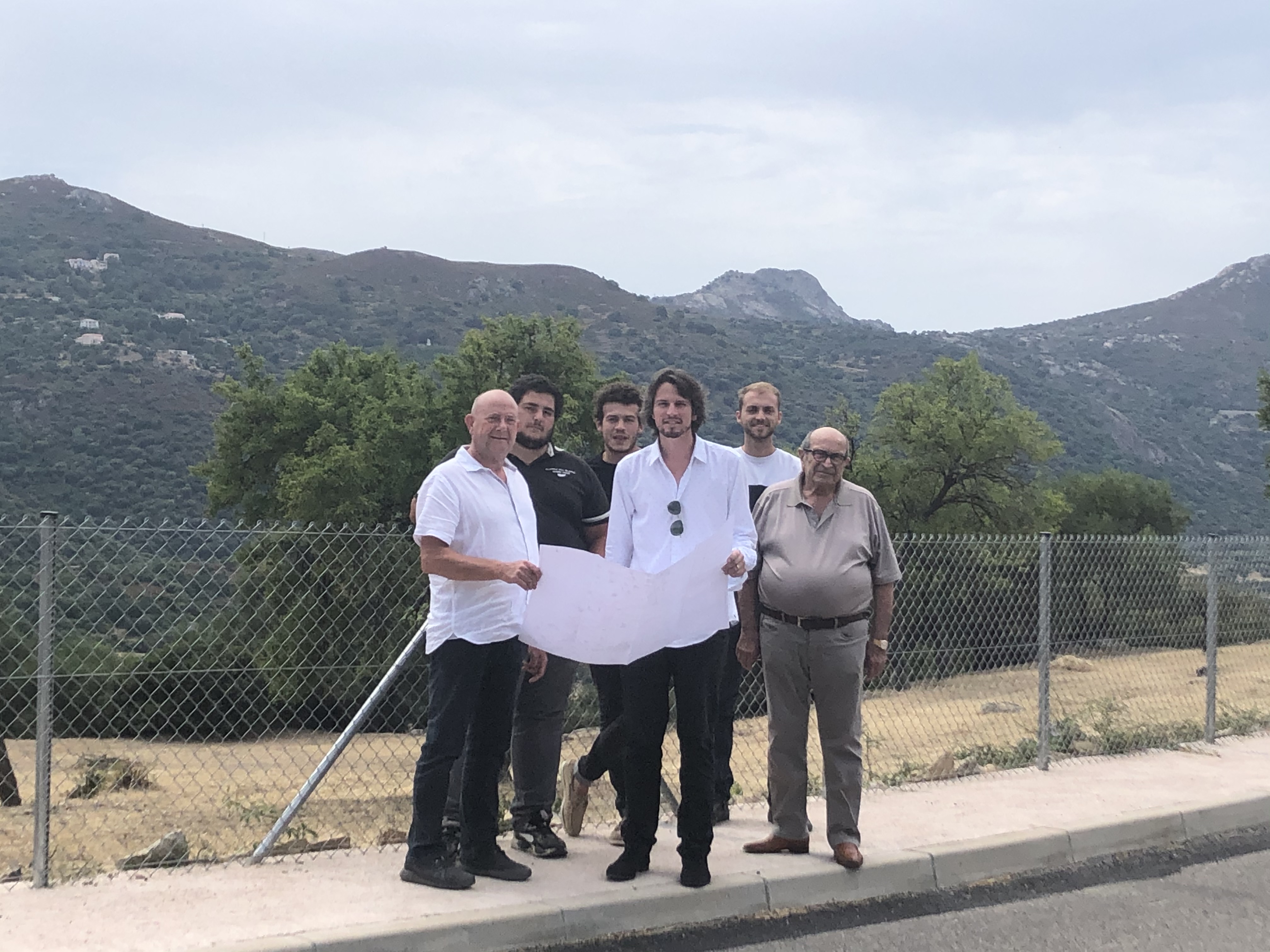 David Calassa, Maire d'Aregno   le bureau d'étude insulaire: Mr Gorvel Etienne et son collaborateur   SAS Beveraggi : Mr Beveraggi Paul avec son collaborateur Baptiste Antonini ainsi qu' Alexandre Andreani