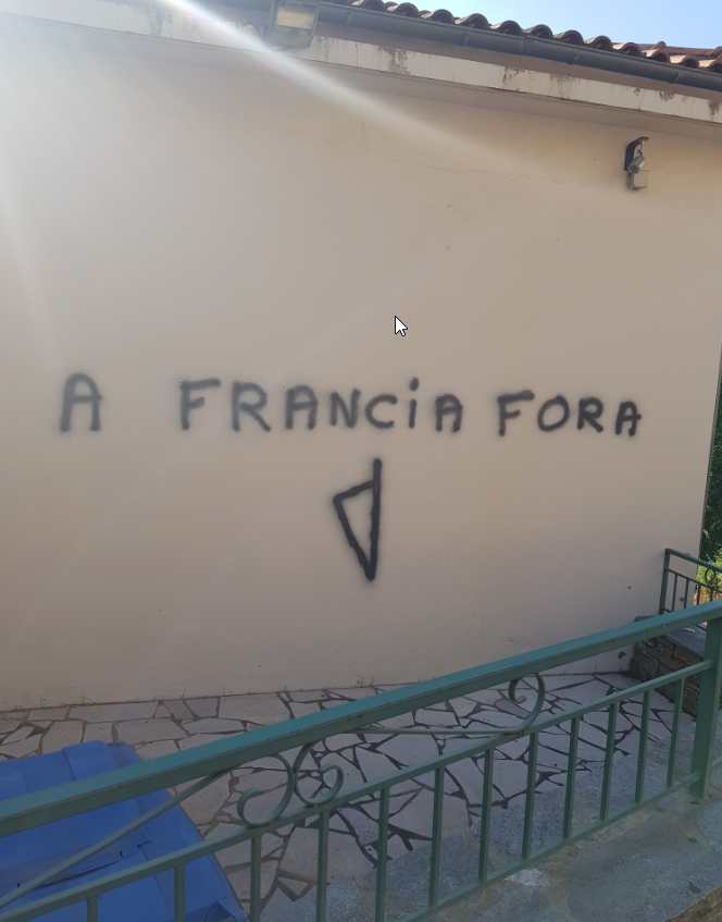 À Cervioni, des tags inscrits sur la façade de la trésorerie