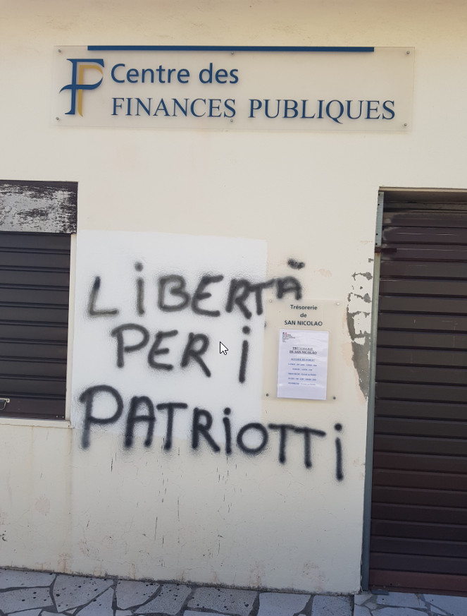 À Cervioni, des tags inscrits sur la façade de la trésorerie