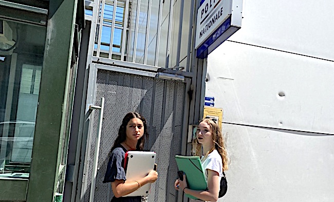 Lina et Anaïs, membre du collectif I was Corsica.