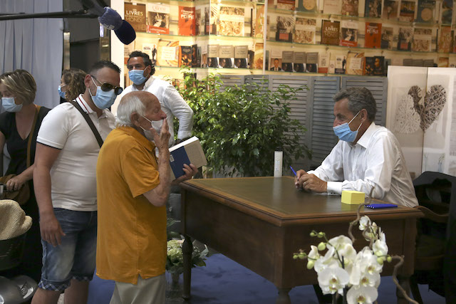 Nicolas Sarkozy en dédicace à Ajaccio pour la sortie de son nouveau livre
