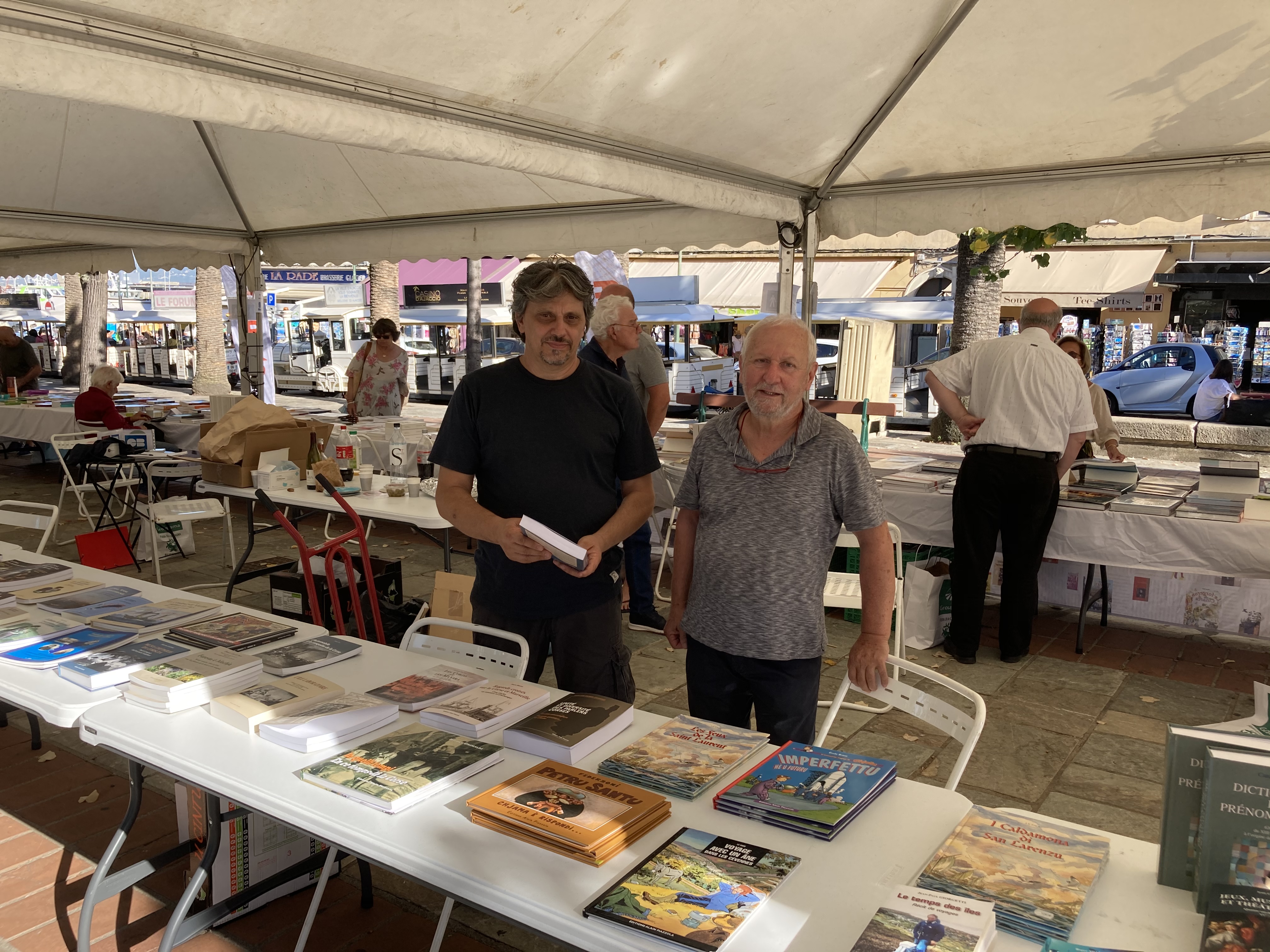 Les éditeurs corses réinvestissent la place Foch