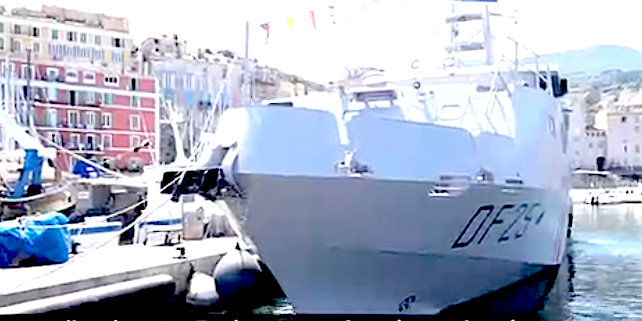 La vedette des Douanes en rade au Vieux-Port de Bastia