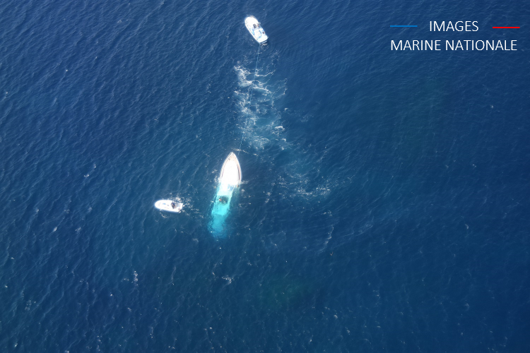 Un yacht italien heurte un rocher au large de l'île de Cavallo