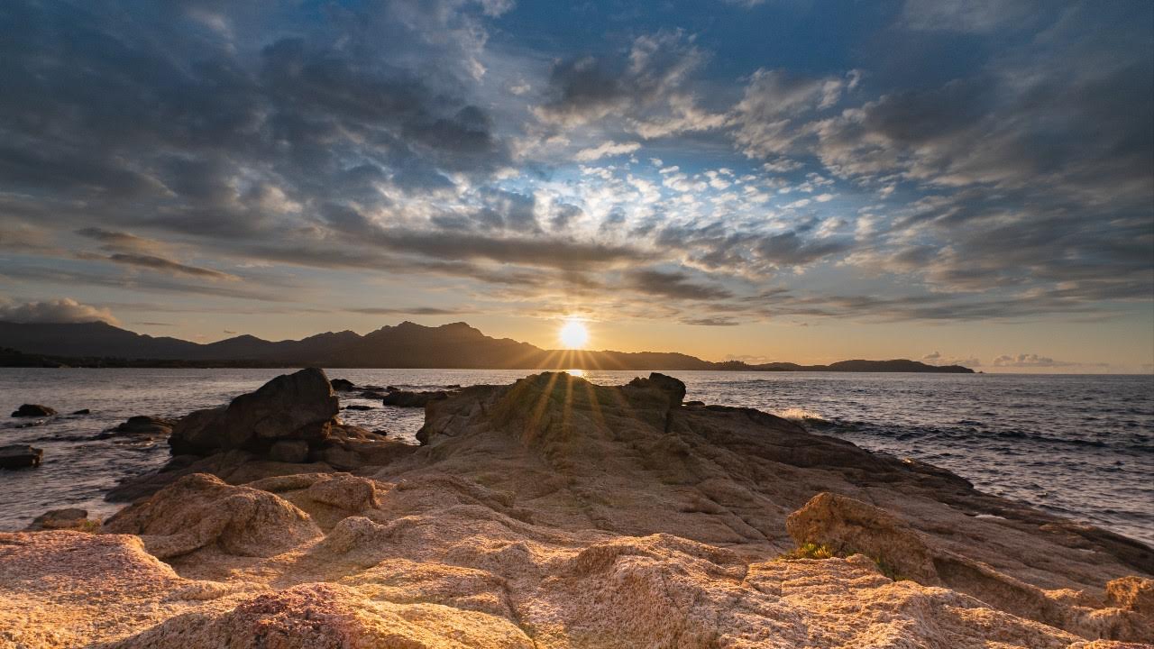 La photo du jour : soleil couchant sur la baie de Calvi
