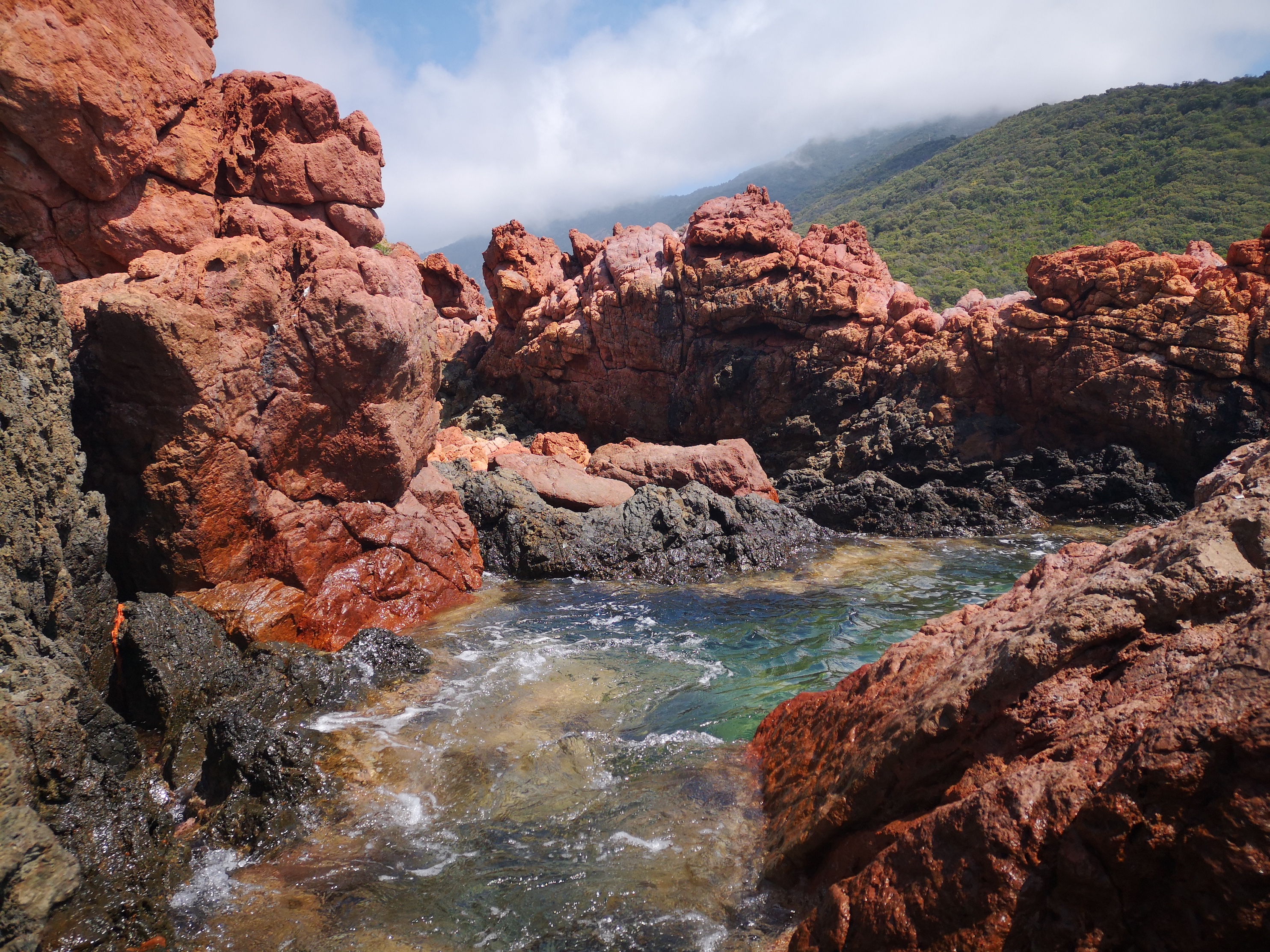 La photo du jour : sur le sentier du facteur de Girolata