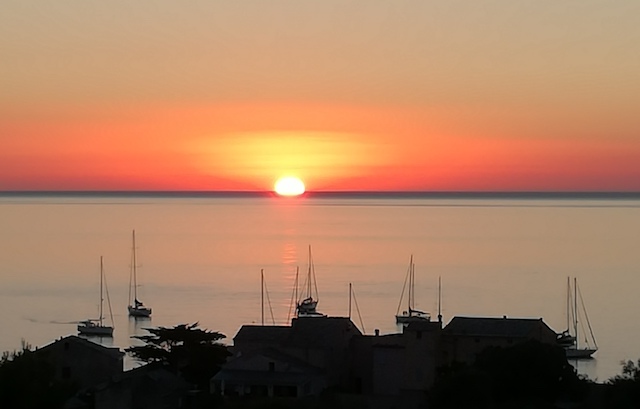 La photo du jour : coucher de soleil sur le Cap Corse