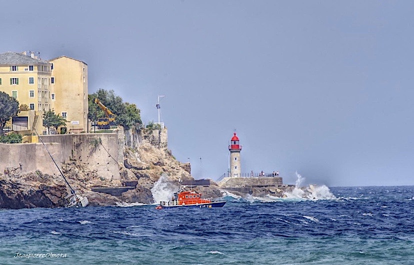 SNSM de Bastia : sauvetage spectaculaire sous le remparts de la Citadelle