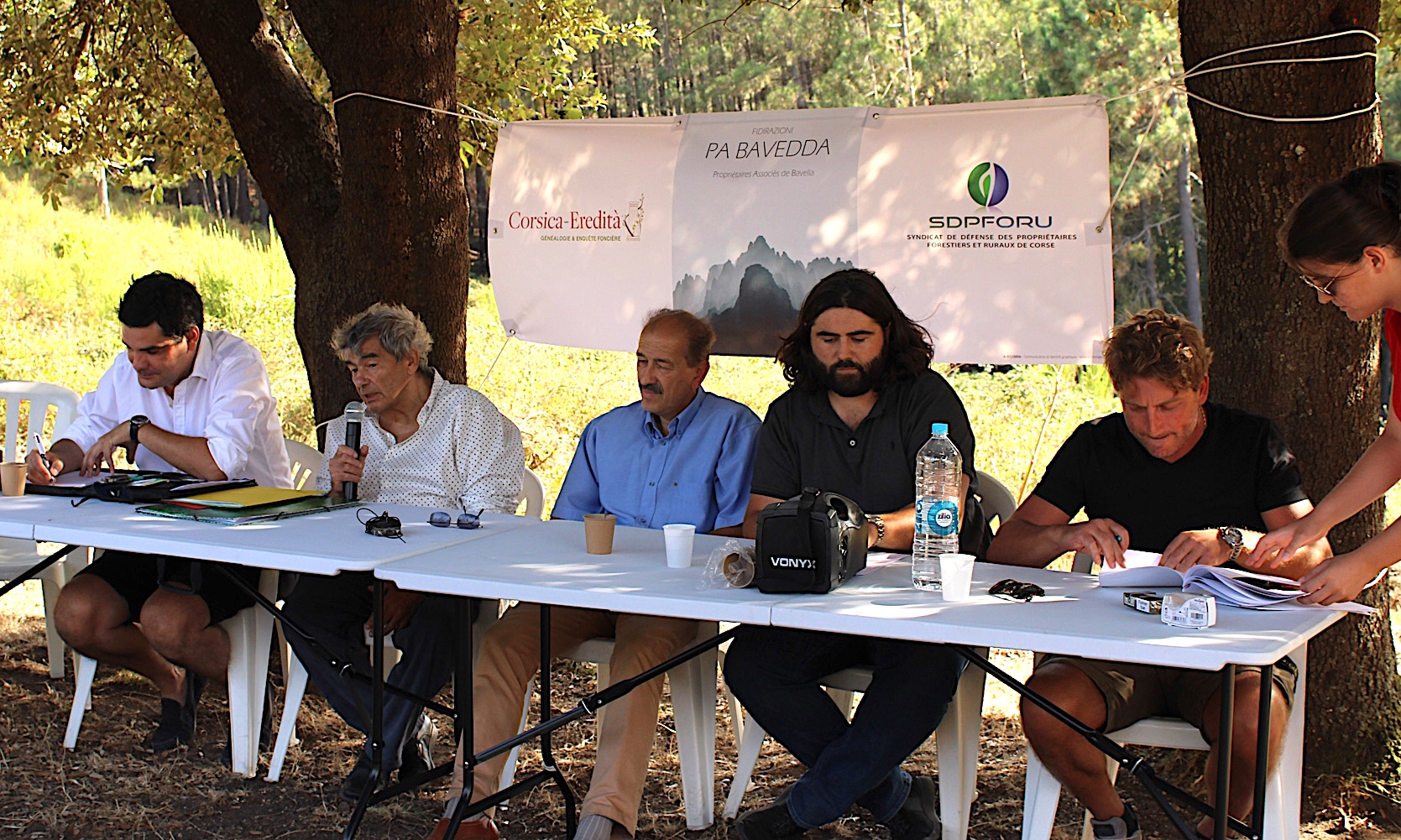 L’associaton a été présentée par (de gauche à droite) Antoine Moreaux Colonna, généalogiste foncier et secrétaire général du syndicat SDP-FORU,, Charles Colonna dd'Istria, président de la fédération, Gérard Alfonsi, président du syndicat SDP-FORU,Olivier Bouvet-Filippi, vice-président de la fédération,Jean Marc Pietri, vice-président de la fédération. Et Géraldine&nbsp;de Beauregard-Abbatucci, secrétaire-générale de la fédération (Photos Patricia Laginha)
