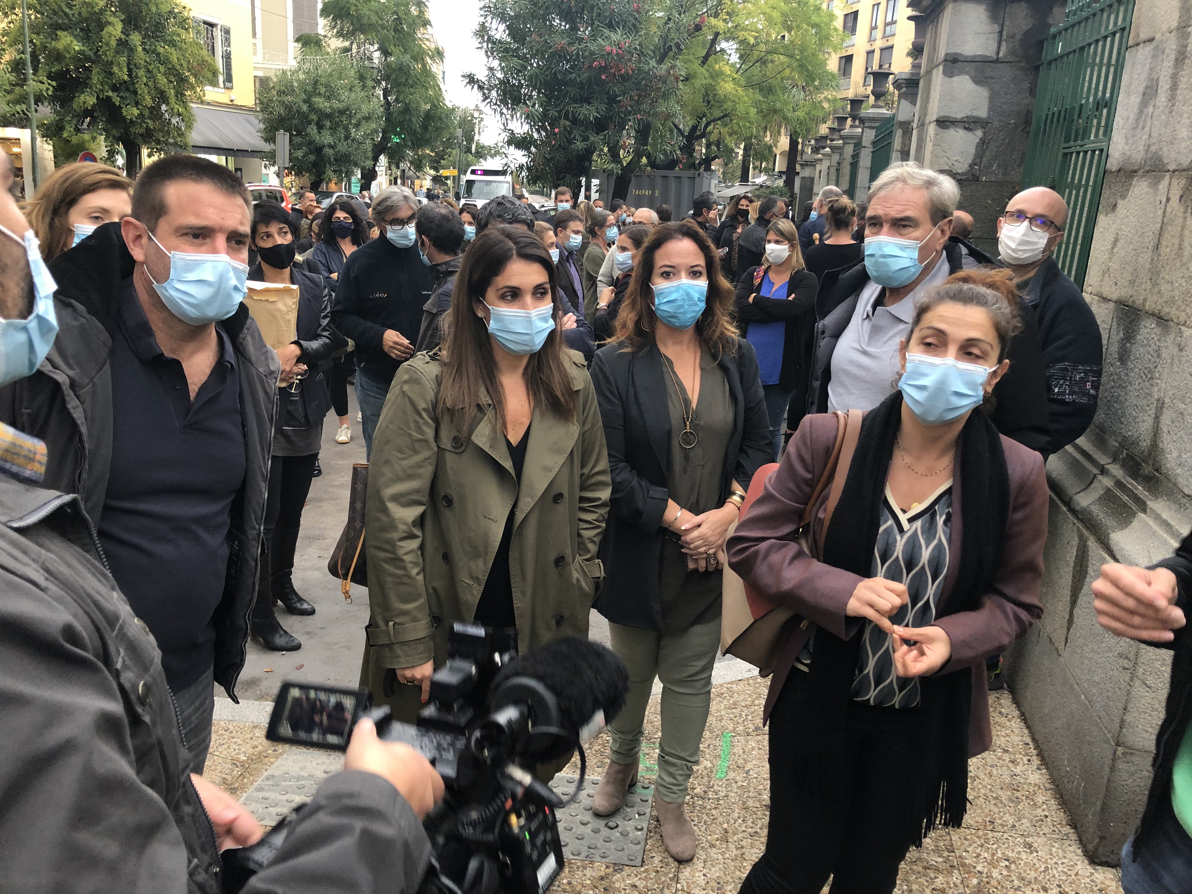 La délégation avant d'être reçue à la préfecture. Images Michel Luccioni