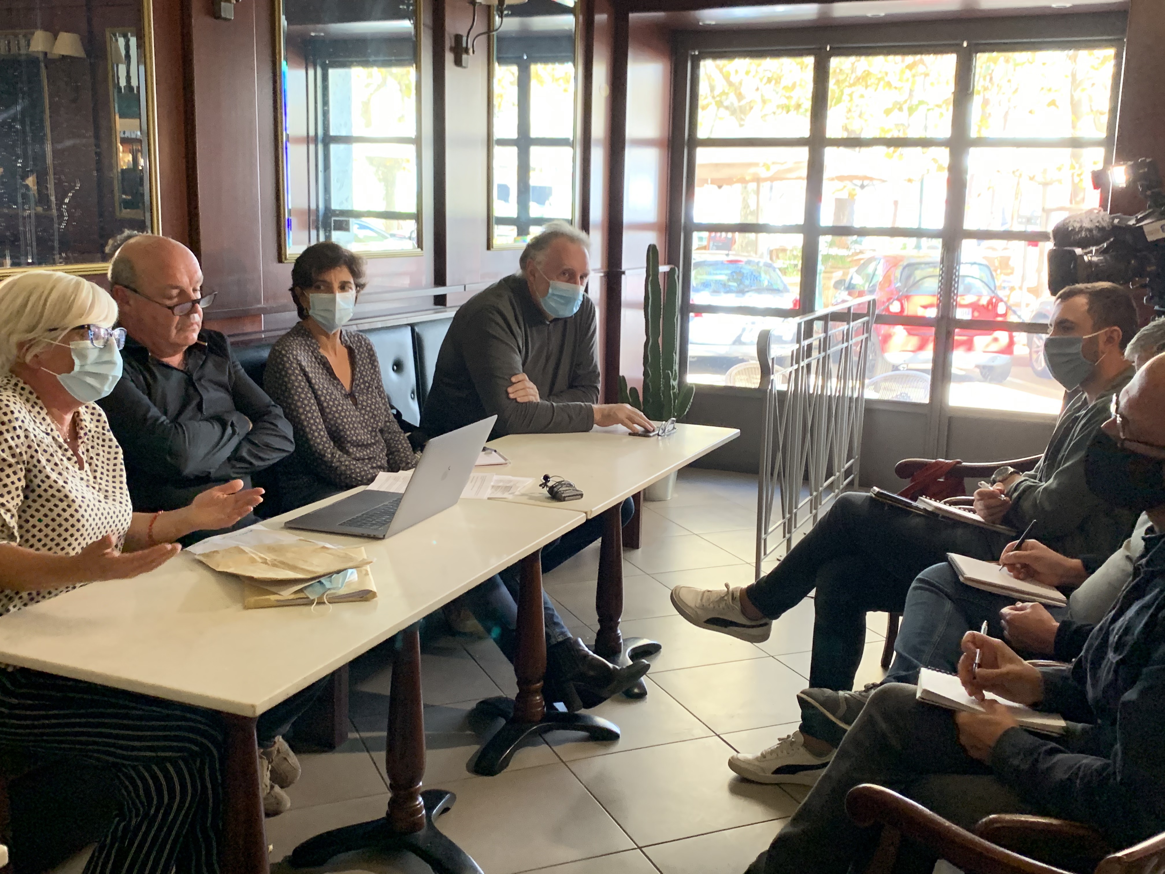 Plusieurs membres du collectif "Maffia No Vita Iè" lors de la conférence  de presse de ce 29 septembre