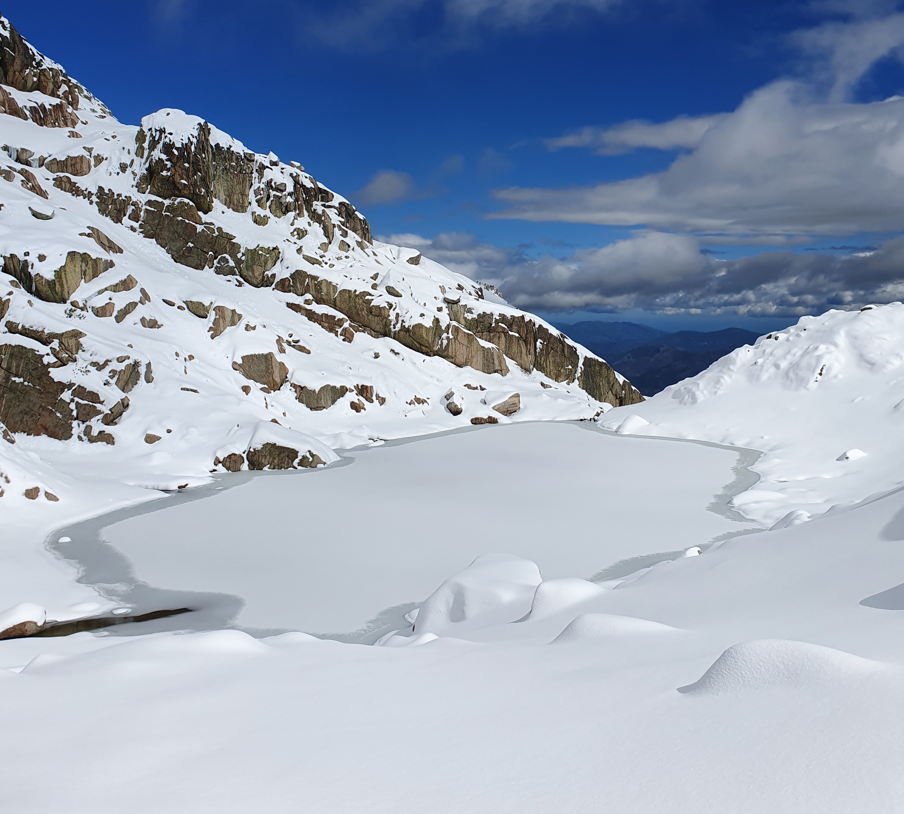 La photo du jour : lac de Puzzolu gelé 