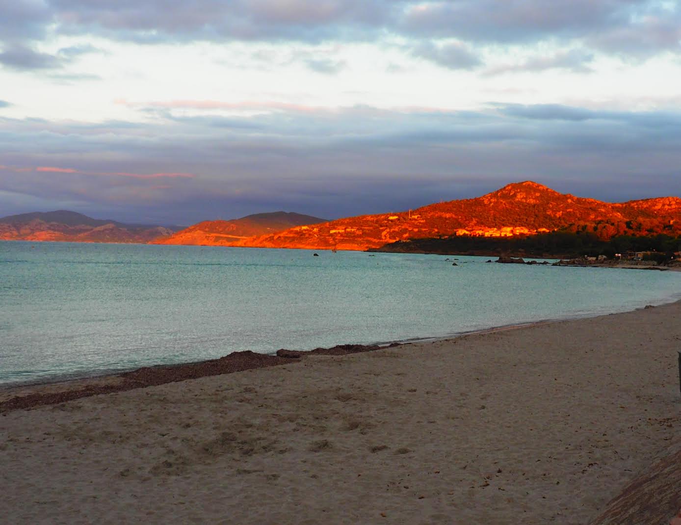 Coucher de soleil vu de la plage à  L'île-RousseMylène Gallard