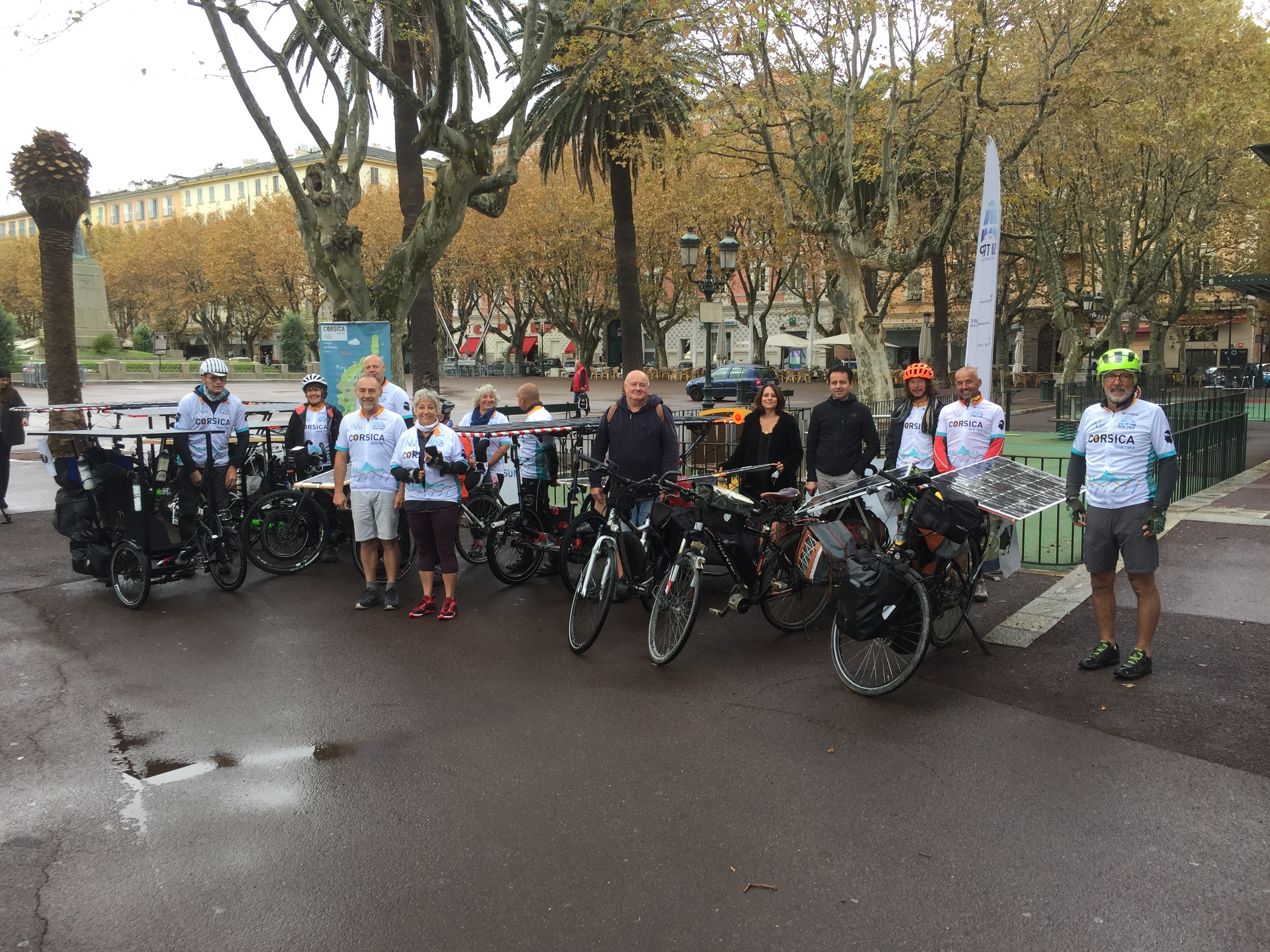 Les cyclistes "solaires" au départ de Bastia