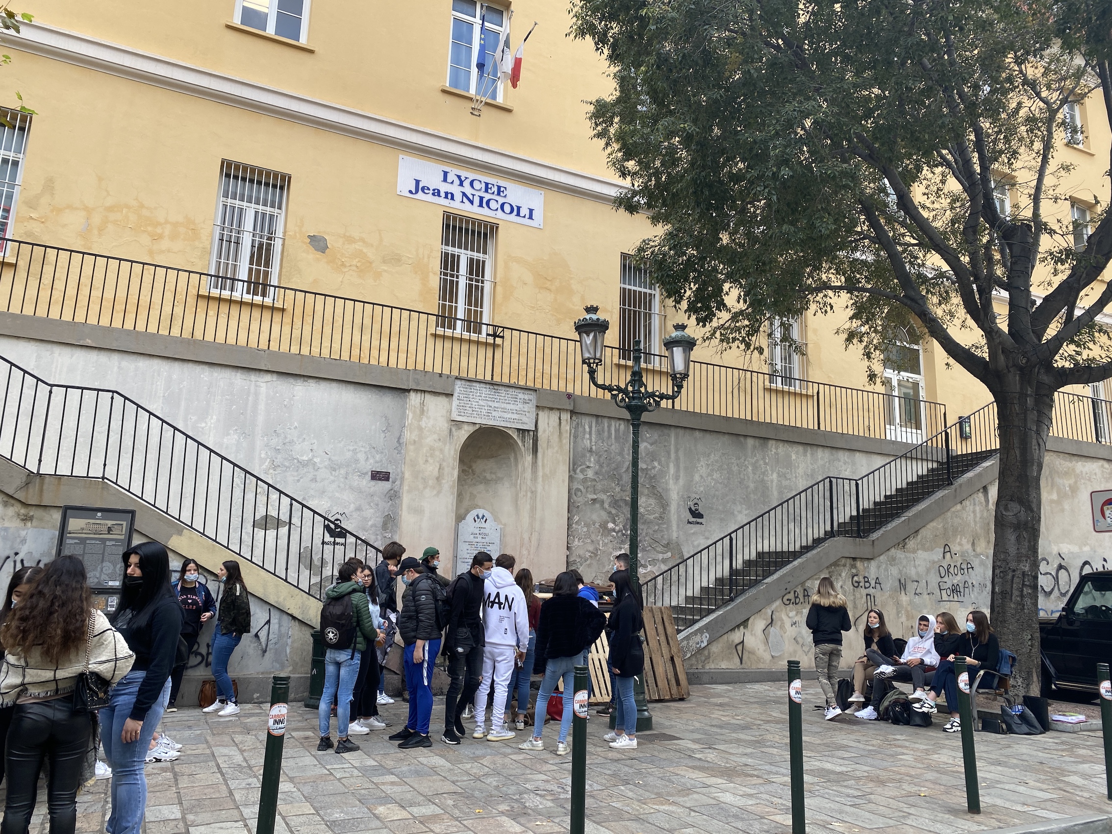 Les lycéens bloquent le lycée Jean Nicoli