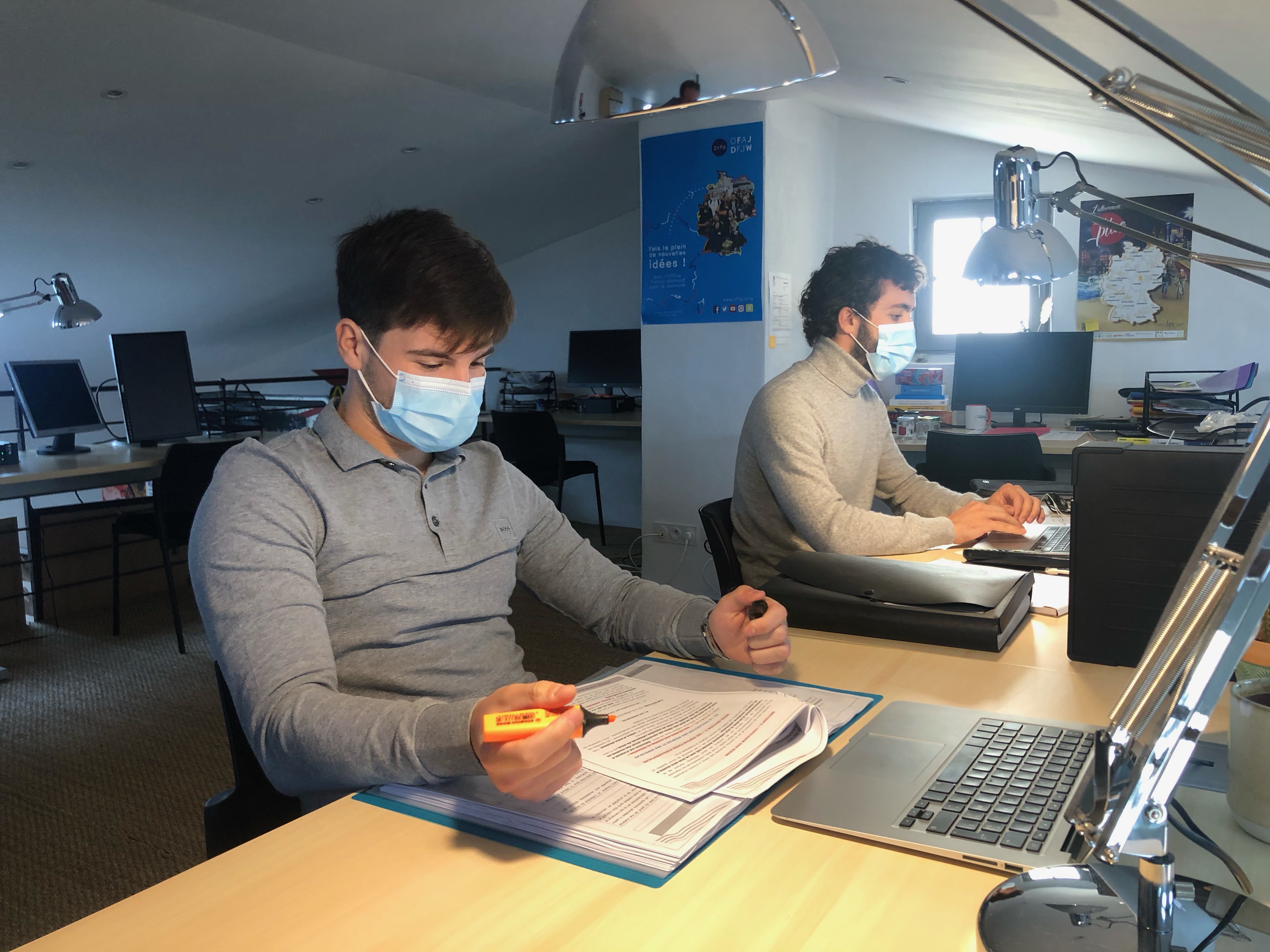 Deux étudiants de l'Université de Corse ont intégré le coworking pour la période confinement ©Imaginà coworking