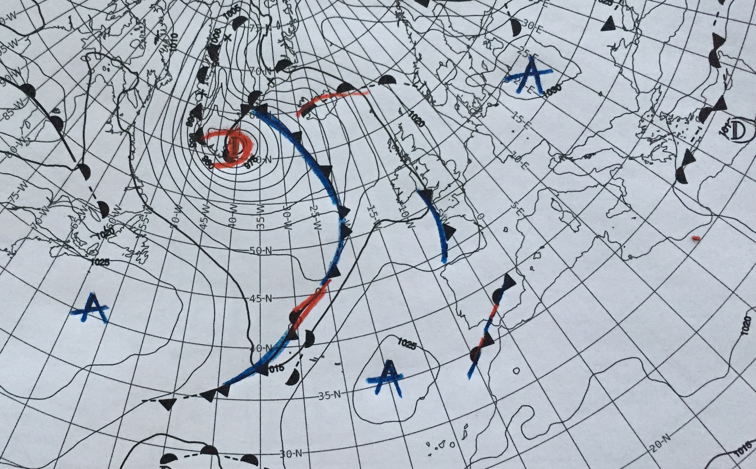 Un anticyclone va se positionner sur l'Europe de l'Est, protégeant nos régions des perturbations mais pas de la formation de nuages bas...