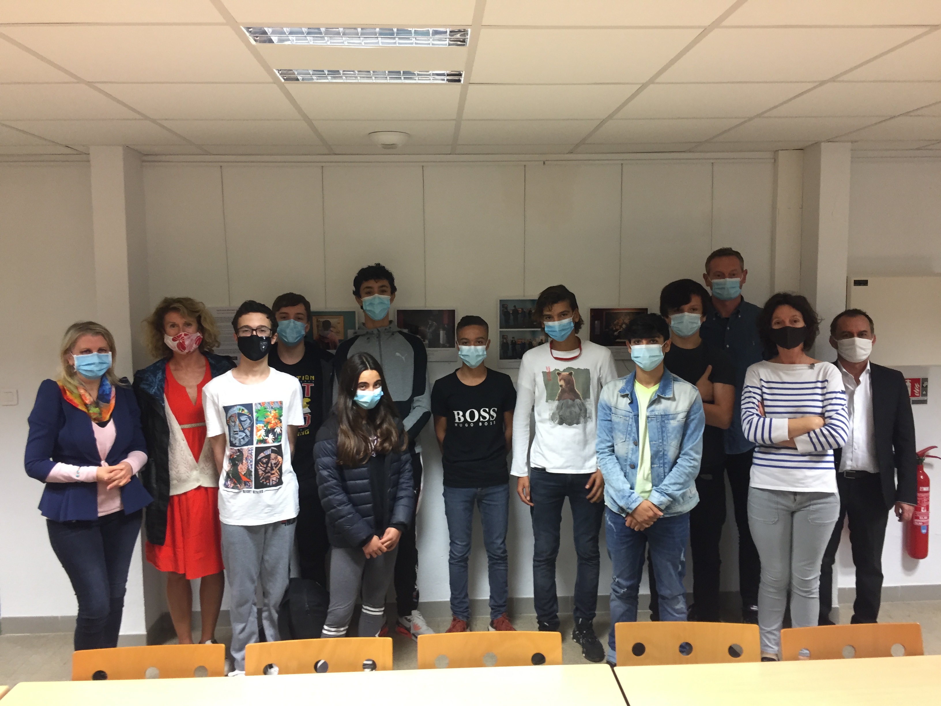 Elèves, enseignants, CMP et le principal du collège Giraud, Guy-Marc Nicolaï, ont procédé à l'inauguration de l'expo «Face aux œuvres d’art du musée de Bastia».