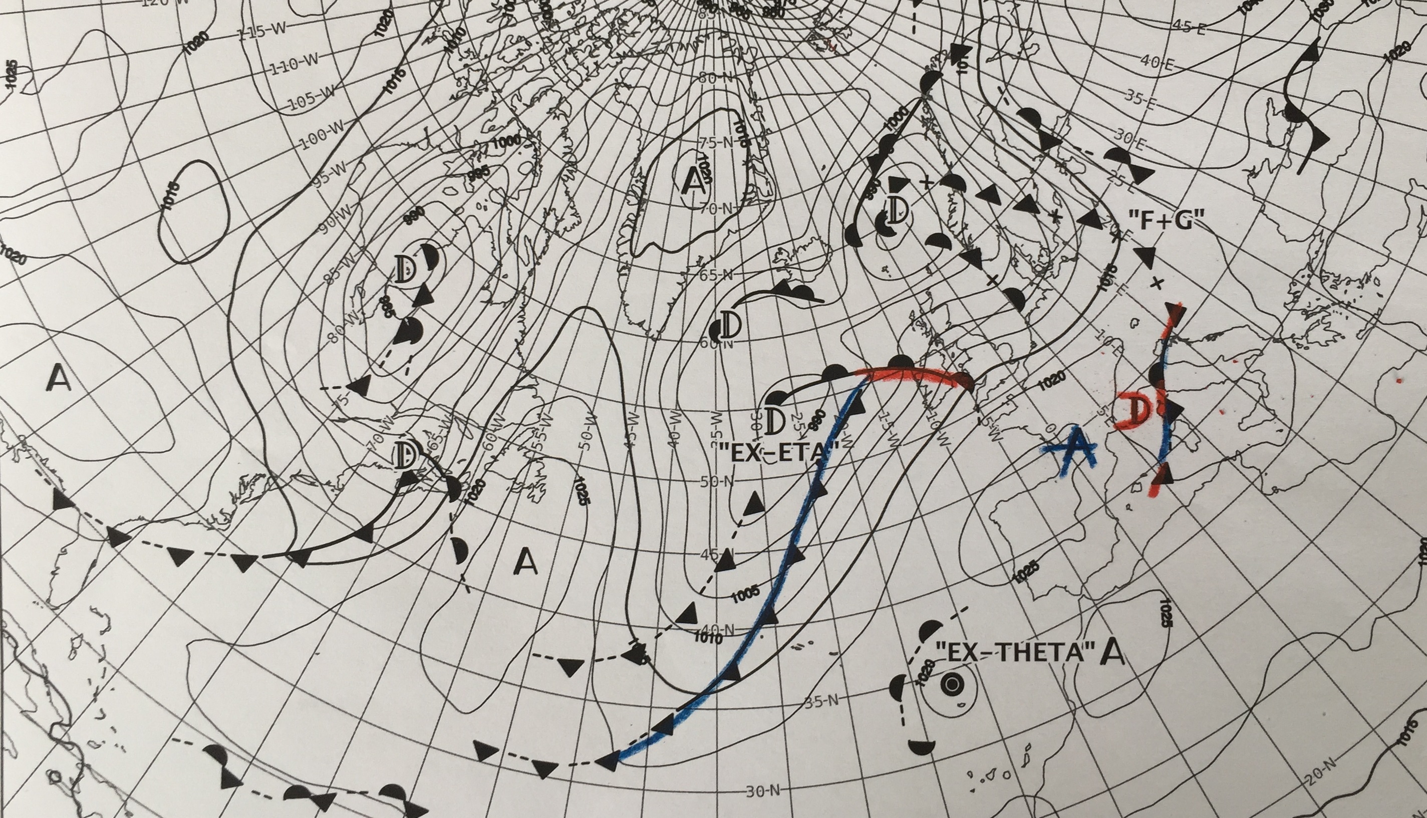 La dépression 1015 hpa sur le golfe de Gênes va engendrer un fort vent d'ouest mais de courte durée.