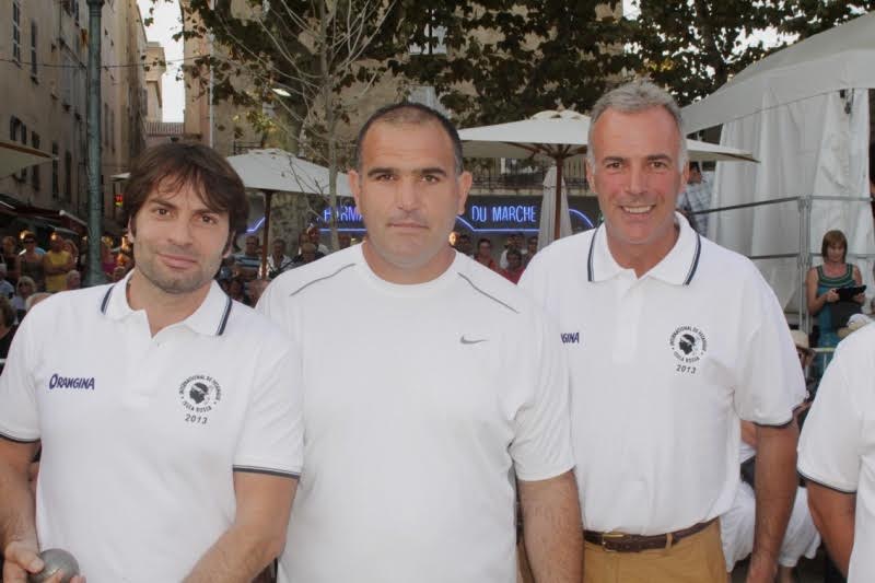 Christophe Dominici (à gauche) avait participé en 2013 au prix Pascal-Paoli de pétanque de L'Ile-Rousse en compagnie de nombreuses personnalités du monde  sportif.