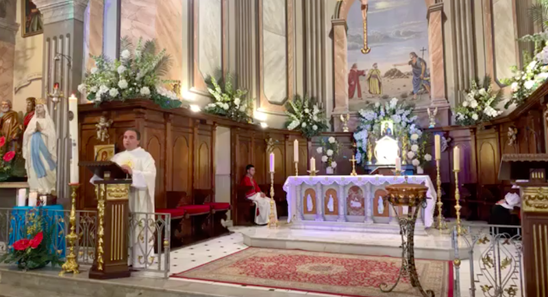Messe de l'Abbé Frédéric Constant curé de l'unité paroissiale de Porto-Vecchio.