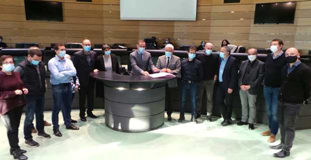 Signature de la convention entre la Collectivité de Corse et la CADEC lors de la session de la Chambre des territoires à Bastia.