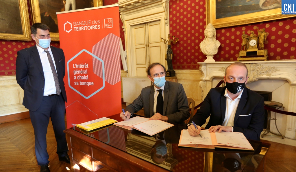 Laurent Marcangeli, maire d’Ajaccio et président de la Communauté d’Agglomération du Pays Ajacciens (CAPA) et Olivier Sichel, directeur de la Banque des Territoires (Photo : Michel Lucioni)