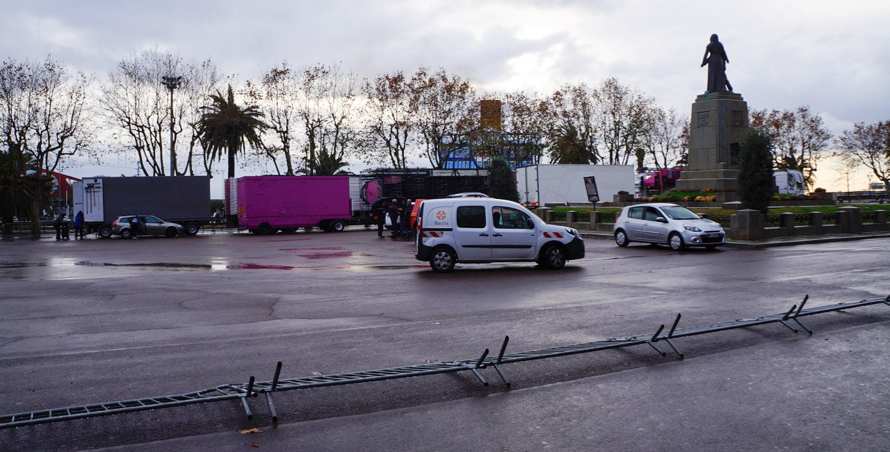 La grande roue de Bastia se met en place…Saint Nicolas !